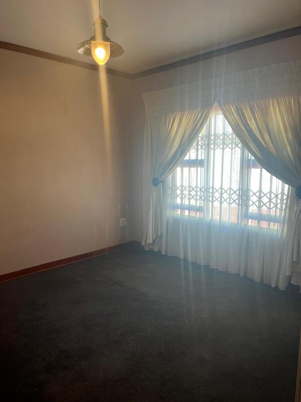 To Let 1 Bedroom Property for Rent in Golf View North West